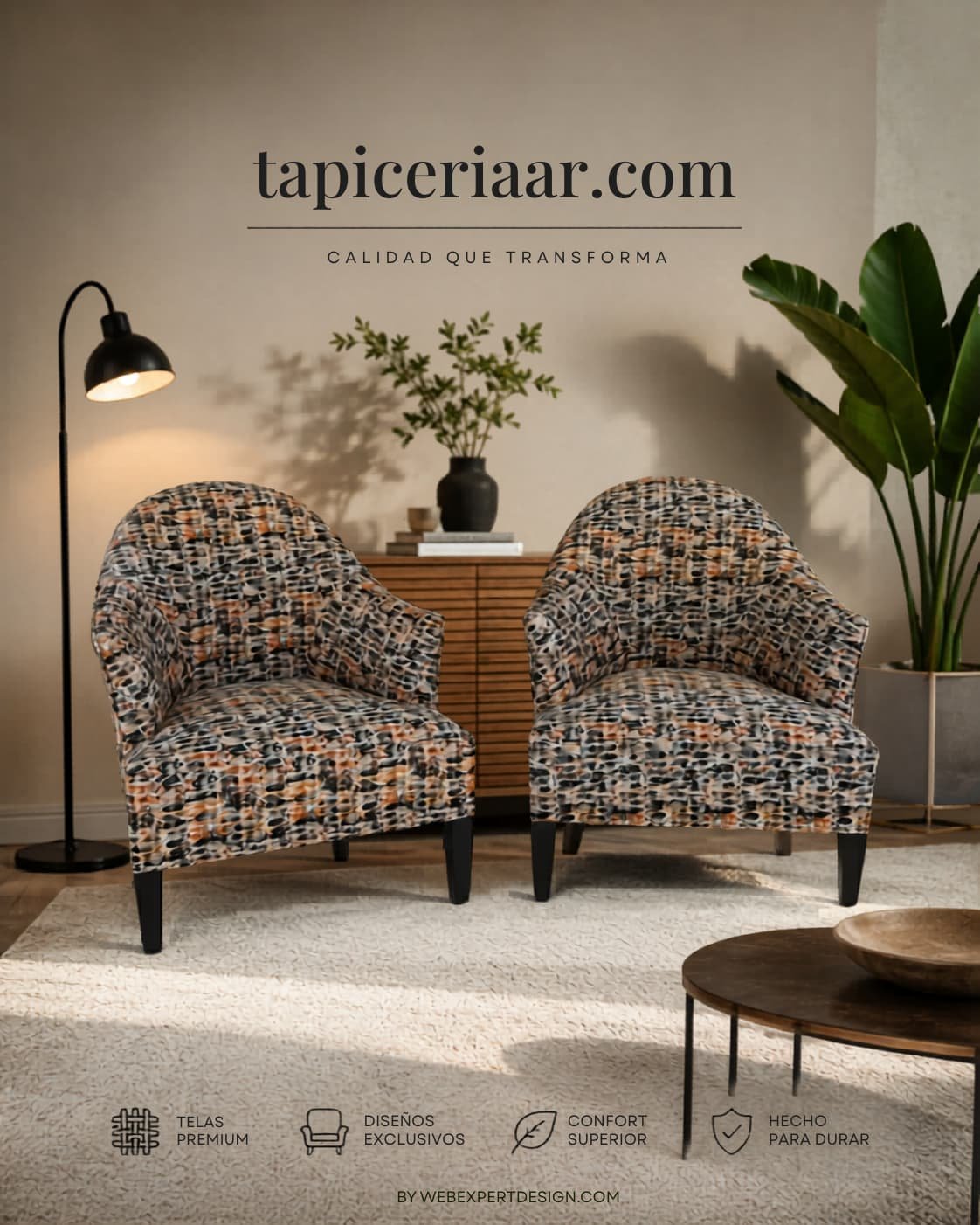 Dos sillones de diseño exclusivo tapizados con telas premium estampadas, ideales para salas de estar modernas. Proyecto realizado por Tapicería AR, destacando el confort superior y acabados de alta durabilidad.